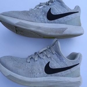 Women"s Nike Lunarlon Lightweight Shoes